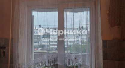 Купить квартиру 2-х комнатную, 53 кв. м. Фотография №1 Продам квартиру 2-х комнатную с общей площадью 53м2, 4/5 эт., на улице Радио, г. Новошахтинск, Ростовская обл., Россия, агентство АН Черника. Фотография №1