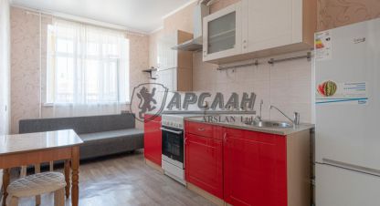 Купить квартиру 1 комнатную, 43.6 кв. м. Фотография №1 Продам квартиру 1 комнатную с общей площадью 43.6м2, 11/12 эт., на улице Баки Урманче, г. Казань, Татарстан респ., Россия, агентство Арслан. Фотография №1