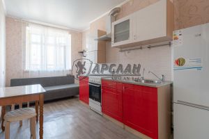 Продам квартиру 1 комнатную с общей площадью 43.6м2, 11/12 эт., на улице Баки Урманче, г. Казань, Татарстан респ., Россия, агентство Арслан