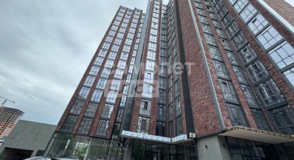 Продам квартиру 2-х комнатную с общей площадью 83.8м2, 7/16 эт., на улице Московская, г. Нальчик, Кабардино-Балкария респ., Россия, агентство Самолет Плюс Нальчик. Фотография №1
