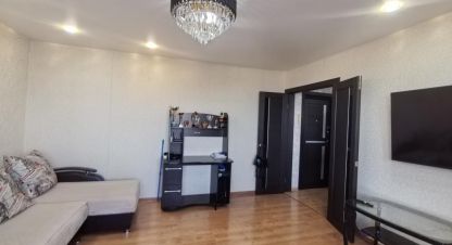 Купить квартиру 2-х комнатную, 50.1 кв. м. Фотография №1 Продам квартиру 2-х комнатную с общей площадью 50.1м2, 8/9 эт., на улице Мира пр-кт, Правый берег район, г. Усть-Илимск, Иркутская обл., Россия, агентство Агентство Недвижимости ЖФ-Илим. Фотография №1