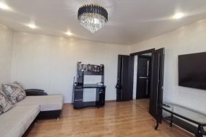 Продам квартиру 2-х комнатную с общей площадью 50.1м2, 8/9 эт., на улице Мира пр-кт, Правый берег район, г. Усть-Илимск, Иркутская обл., Россия, агентство Агентство Недвижимости "ЖФ-Илим"