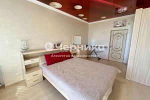 Продам квартиру 3-х комнатную с общей площадью 76м2, 5/5 эт., на улице Малая садовая, г. Ессентуки, Ставропольский край, Россия, агентство АН Черника