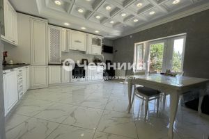 Продам дом 4-х комнатный с общей площадью 200м2, на улице Кирова, г. Каменск-Шахтинский, Ростовская обл., Россия, агентство АН Черника