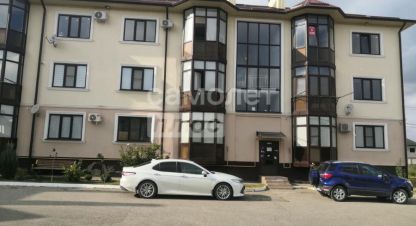 Купить квартиру 3-х комнатную, 87.4 кв. м. Фотография №1 Продам квартиру 3-х комнатную с общей площадью 87.4м2, 1/3 эт., на улице Кабардинская ул, г. Чегем, Кабардино-Балкария респ., Россия, агентство Самолет Плюс Нальчик. Фотография №1