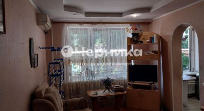 Купить квартиру 1 комнатную, 25.4 кв. м. Фотография №1 Продам квартиру 1 комнатную с общей площадью 25.4м2, 1/2 эт., на улице Харьковская, г. Новошахтинск, Ростовская обл., Россия, агентство АН Черника. Фотография №1