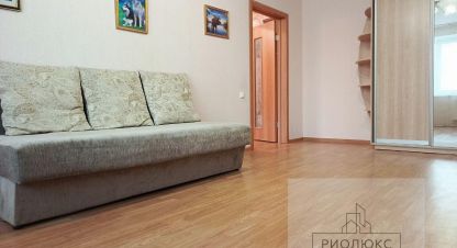 Продам квартиру 1 комнатную с общей площадью 43.4м2, 9/10 эт., на улице Зеленый лог, Орджоникидзевский район, г. Магнитогорск, Челябинская обл., Россия, агентство РиоЛюкс. Фотография №1