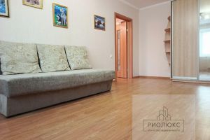 Продам квартиру 1 комнатную с общей площадью 43.4м2, 9/10 эт., на улице Зеленый лог, Орджоникидзевский район, г. Магнитогорск, Челябинская обл., Россия, агентство РиоЛюкс