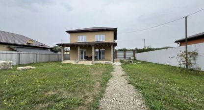Купить дом 9-ти комнатную, 220 кв. м. Фотография №1 Продам дом 9-ти комнатный с общей площадью 220м2, на улице Краснодарская ул, г. Краснодар, Краснодарский край, Россия, агентство Аурус-Риэлт. Фотография №1
