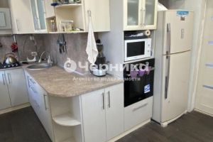 Сдам квартиру 3-х комнатную с общей площадью 100м2, 2/3 эт., на улице Советская, г. Каменск-Шахтинский, Ростовская обл., Россия, агентство АН Черника Сдам квартиру 3-х комнатную с общей площадью 100м2, 2/3 эт., на улице Советская, г. Каменск-Шахтинский, Ростовская обл., Россия, агентство АН Черника