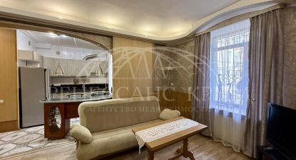 Продам квартиру 2-х комнатную с общей площадью 46.5м2, 1/4 эт., на улице Одесская, г. Севастополь, Крым авт. респ., Россия, агентство ООО Ренессанс Крым. Фотография №1