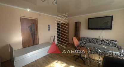 Продам квартиру 4-х комнатную с общей площадью 70.9м2, 10/10 эт., на улице Имени 60-летия влксм, г. Евпатория, Крым авт. респ., Россия, агентство Альфа Недвижимость. Фотография №1