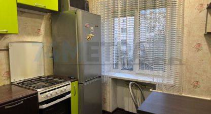 Сдам квартиру 2-х комнатную с общей площадью 45м2, 4/5 эт., на улице Социалистическая ул, Металлургический район район, г. Челябинск, Челябинская обл., Россия, агентство 74 метра. Фотография №1
