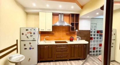 Снять квартиру 1 комнатную, 38 кв. м. Фотография №1 Сдам квартиру 1 комнатную с общей площадью 38м2, 1/3 эт., на улице Садовая, Приморский район, г. Одесса , Одесская обл., Украина, агентство Aspo.biz. Фотография №1