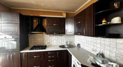 Купить квартиру 2-х комнатную, 54 кв. м. Фотография №1 Продам квартиру 2-х комнатную с общей площадью 54м2, 9/10 эт., на улице Головатого ул. (борисполь), г. Борисполь , Киевская обл., Украина, агентство Aspo.biz. Фотография №1