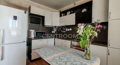 Купить квартиру 4-х комнатную, 74.3 кв. м. Фотография №1 Продам квартиру 4-х комнатную с общей площадью 74.3м2, 9/10 эт., на улице Раиса беляева пр-кт, Центральный район, г. Набережные Челны, Татарстан респ., Россия, агентство АН Centroom. Фотография №1