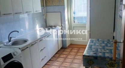 Купить квартиру 3-х комнатную, 64 кв. м. Фотография №1 Продам квартиру 3-х комнатную с общей площадью 64м2, 1/5 эт., на улице Буачидзе, г. Ессентуки, Ставропольский край, Россия, агентство АН Черника. Фотография №1