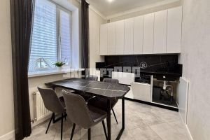 Продам квартиру 2-х комнатную с общей площадью 49.3м2, 1/1 эт., на улице Воровского, г. Симферополь , Крым авт. респ., Россия, агентство Эксперт Про 