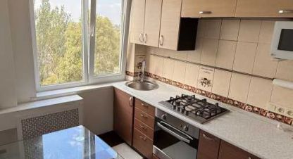 Купить квартиру 3-х комнатную, 64 кв. м. Фотография №1 Продам квартиру 3-х комнатную с общей площадью 64м2, 8/9 эт., на улице Слобожанський, г. Днепр, Днепропетровская обл., Украина, агентство Aspo.biz. Фотография №1
