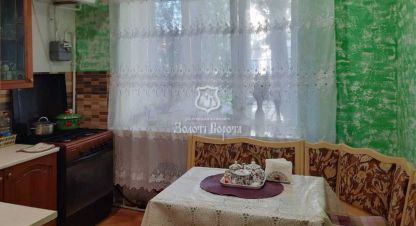 Купить квартиру 3-х комнатную, 74 кв. м. Фотография №1 Продам квартиру 3-х комнатную с общей площадью 74м2, 1/4 эт., на улице Європейська, г. Гоголев , Киевская обл., Украина, агентство Aspo.biz. Фотография №1