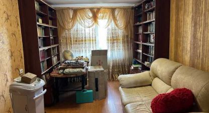 Купить квартиру 4-х комнатную, 90 кв. м. Фотография №1 Продам квартиру 4-х комнатную с общей площадью 90м2, 4/9 эт., на улице Мануиловском, г. Днепр, Днепропетровская обл., Украина, агентство Aspo.biz. Фотография №1