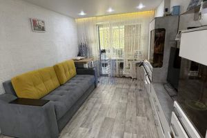 Продам квартиру 2-х комнатную с общей площадью 42м2, 1/9 эт., на улице Советская, г. Новочебоксарск, Чувашия респ., Россия, агентство Агентство недвижимости Ориентир