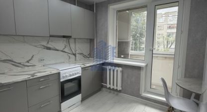 Купить квартиру 2-х комнатную, 54 кв. м. Фотография №1 Продам квартиру 2-х комнатную с общей площадью 54м2, 2/5 эт., на улице Шумилова, г. Чебоксары, Чувашия респ., Россия, агентство Агентство недвижимости Ориентир. Фотография №1