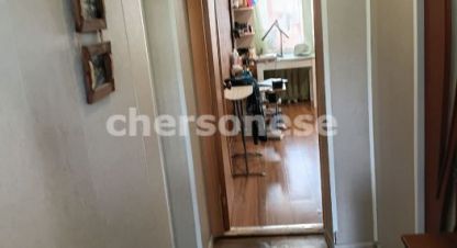 Купить квартиру 1 комнатную, 34 кв. м. Фотография №1 Продам квартиру 1 комнатную с общей площадью 34м2, 5/6 эт., на улице Менжинского, Балаклавский район, г. Инкерман, Крым авт. респ., Россия, агентство Херсонес Недвижимость. Фотография №1