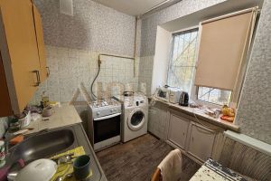 Продам квартиру 2-х комнатную с общей площадью 40.7м2, 1/5 эт., на улице Мкр заветы ильича железнодорожная, г. Пушкино, Московская обл., Россия, агентство Дюна