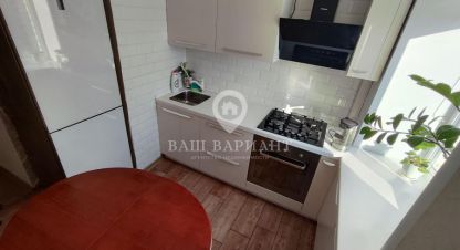 Продам квартиру 2-х комнатную с общей площадью 43.7м2, 8/9 эт., на улице Радищева, г. Рыбинск, Ярославская обл., Россия, агентство Ваш Вариант. Фотография №1