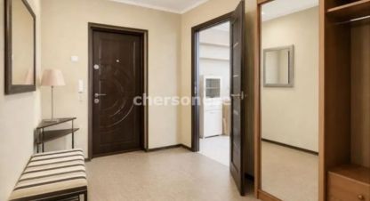 Купить квартиру 1 комнатную, 40 кв. м. Фотография №1 Продам квартиру 1 комнатную с общей площадью 40м2, 8/9 эт., на улице Генерала Острякова, Ленинский район, г. Севастополь, Крым авт. респ., Россия, агентство Херсонес Недвижимость. Фотография №1