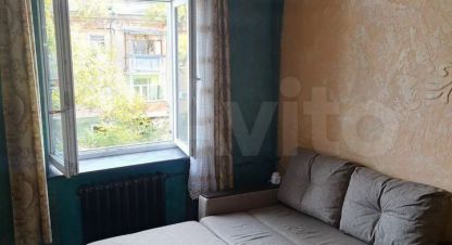 Купить квартиру 1 комнатную, 19 кв. м. Фотография №1 Продам квартиру 1 комнатную с общей площадью 19м2, 3/3 эт., на улице Советская, г. Феодосия , Крым авт. респ., Россия, агентство АН Метр Крым Сочи. Фотография №1