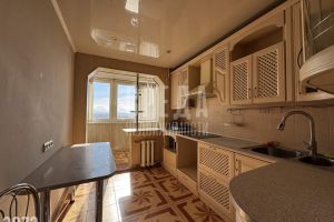 Продам квартиру 2-х комнатную с общей площадью 48м2, 10/12 эт., на улице Хрусталева, г. Севастополь, Крым авт. респ., Россия, агентство Среда