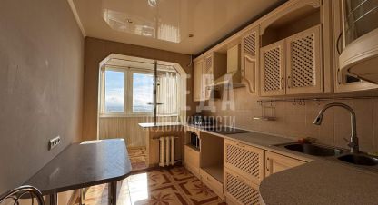 Продам квартиру 2-х комнатную с общей площадью 48м2, 10/12 эт., на улице Хрусталева, г. Севастополь, Крым авт. респ., Россия, агентство Среда. Фотография №1