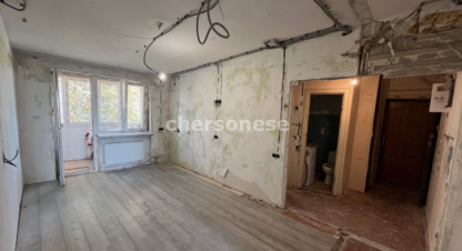 Купить квартиру 2-х комнатную, 43.2 кв. м. Фотография №1 Продам квартиру 2-х комнатную с общей площадью 43.2м2, 4/4 эт., на улице Якова иванова, Ленинский район, г. Севастополь, Крым авт. респ., Россия, агентство Херсонес Недвижимость. Фотография №1