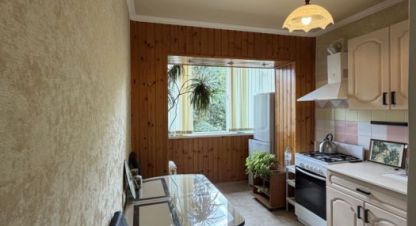 Снять квартиру 1 комнатную, 30 кв. м. Фотография №1 Сдам квартиру 1 комнатную с общей площадью 30м2, 5/5 эт., на улице Тоннельная ул, г. Сочи, Краснодарский край, Россия, агентство Адмирал. Фотография №1