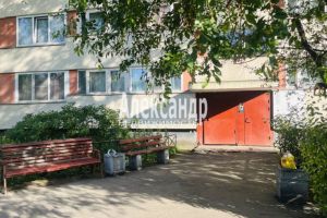 Продам комнату с общей площадью 13м2, 2/9 эт., на улице Маршала Жукова, Кировский район, г. Санкт-Петербург, Санкт-Петербург, Россия, агентство Александр-Недвижимость