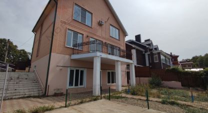 Продам дом 5-ти комнатный с общей площадью 278.1м2, на улице Ковалевой ул, г. Горячий Ключ, Краснодарский край, Россия, агентство Мореон Инвест. Фотография №1