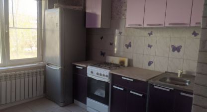 Продам квартиру 4-х комнатную с общей площадью 71.1м2, 2/5 эт., на улице Сибирская ул, Центр район, г. Средняя ахтуба рп, Волгоградская обл., Россия, агентство Агентство недвижимости Партнёр. Фотография №1