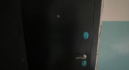 Продам квартиру 2-х комнатную с общей площадью 44.1м2, 5/5 эт., на улице Героев труда, Правый берег район, г. Усть-Илимск, Иркутская обл., Россия, агентство Агентство Недвижимости ЖФ-Илим. Фотография №1