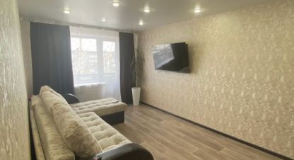 Продам квартиру 2-х комнатную с общей площадью 44м2, 4/5 эт., на улице Братское шоссе, Левый берег район, г. Усть-Илимск, Иркутская обл., Россия, агентство Агентство Недвижимости ЖФ-Илим. Фотография №1