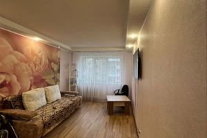 Продам квартиру 2-х комнатную с общей площадью 46м2, 5/5 эт., на улице Чайковского, Левый берег район, г. Усть-Илимск, Иркутская обл., Россия, агентство Агентство Недвижимости "ЖФ-Илим"