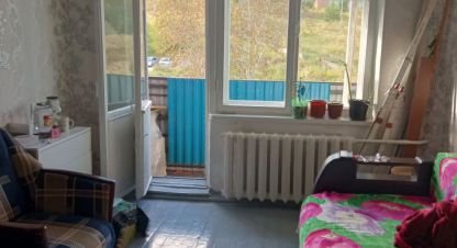 Продам квартиру 2-х комнатную с общей площадью 43.7м2, 5/5 эт., на улице Южный пер, Левый берег район, г. Усть-Илимск, Иркутская обл., Россия, агентство Агентство Недвижимости ЖФ-Илим. Фотография №1