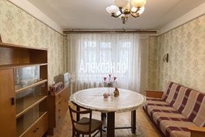 Продам квартиру 3-х комнатную с общей площадью 56м2, 5/5 эт., на улице Ленинградская выборкривоносова 11 подъезд, Выборгский район, г. Выборг, Ленинградская обл., Россия, агентство Александр-Недвижимость