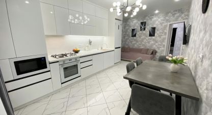 Продам квартиру 2-х комнатную с общей площадью 75м2, 2/9 эт., на улице Чехова, Западный район, г. Таганрог, Ростовская обл., Россия, агентство агентство недвижимости Мир Жилья . Фотография №1