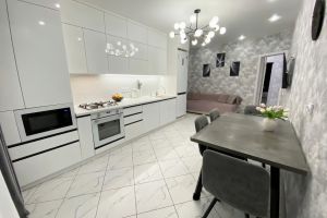 Продам квартиру 2-х комнатную с общей площадью 75м2, 2/9 эт., на улице Чехова, Западный район, г. Таганрог, Ростовская обл., Россия, агентство агентство недвижимости "Мир Жилья" 