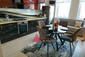 Продам квартиру 3-х комнатную с общей площадью 115м2, 4/6 эт., на улице Полупанова, г. Евпатория, Крым авт. респ., Россия, агентство Альфа Недвижимость