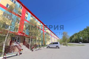 Продам квартиру 2-х комнатную с общей площадью 44.2м2, 4/5 эт., на улице Центральная ул, г. Палатка, Магаданская обл., Россия, агентство Империя Недвижимости