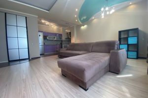 Продам квартиру 2-х комнатную с общей площадью 59.6м2, 9/16 эт., на улице Омская ул, г. Нижневартовск, Ханты-Мансийский авт. окр., Россия, агентство Интернет-партнер