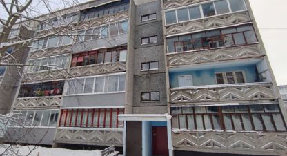 Купить квартиру 2-х комнатную, 49.7 кв. м. Фотография №1 Продам квартиру 2-х комнатную с общей площадью 49.7м2, 3/5 эт., на улице Антикайнена ул, г. Костомукша, Карелия респ., Россия, агентство Интернет-партнер. Фотография №1